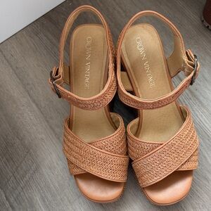 Crown Vintage Women's Tan Woven Strap Heels